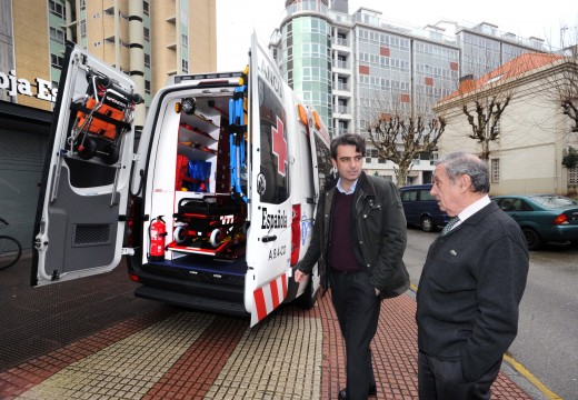 A Deputación fai entrega dunha ambulancia á Cruz Vermella da Coruña
